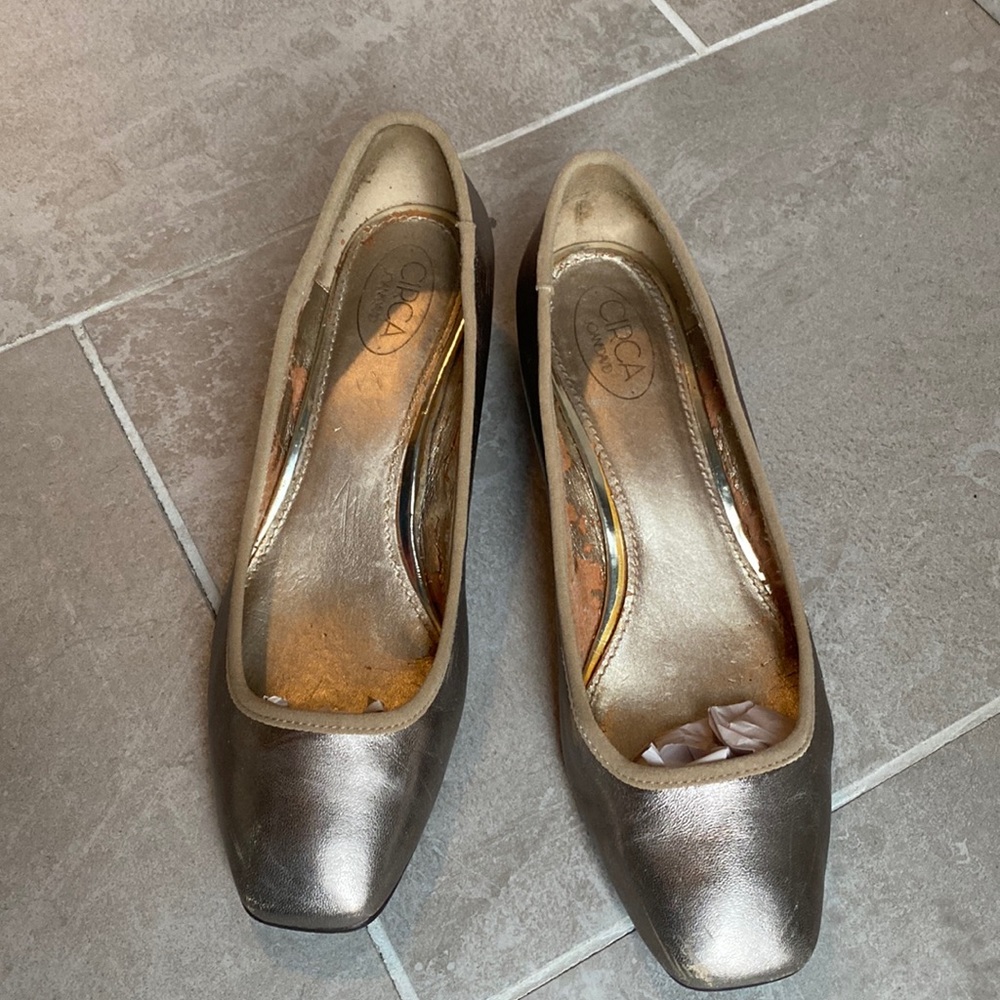 Leather gold shoes